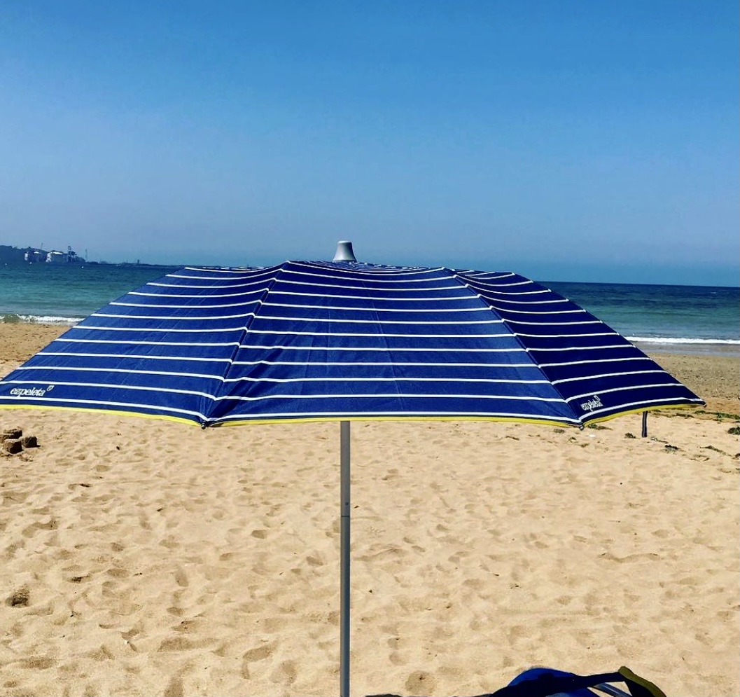 Sombrilla plegable y ligera con funda neopreno y proteccion solar